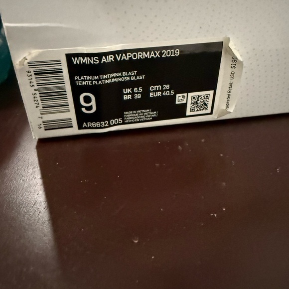 Women’s Vapor Max - Picture 3 of 6